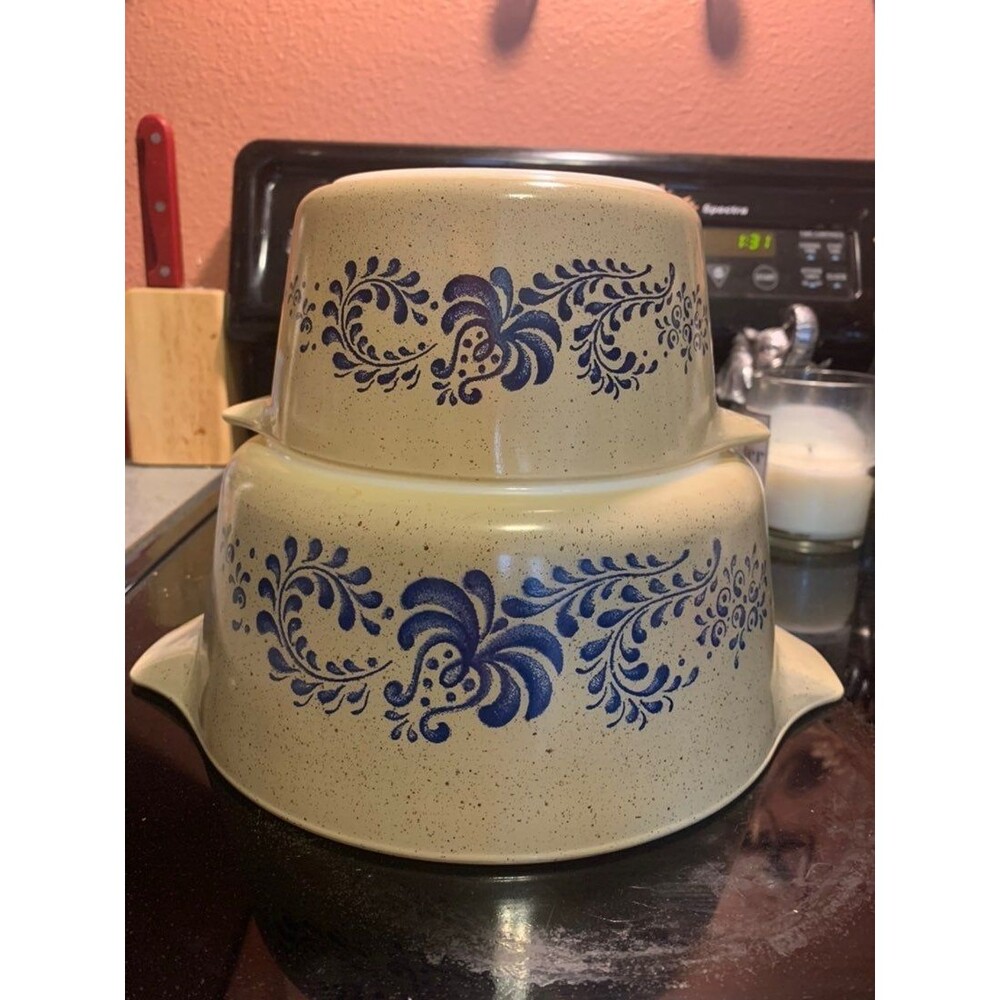 2 Pyrex HomesteadCasserole Dishes